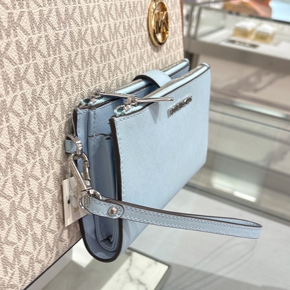 MICHAEL KORS LARGE DOUBLE ZIP WRISTLET WALLET PHONE CASE CLUTCH 
Vista Blue 
NWT - Picture 3 of 16